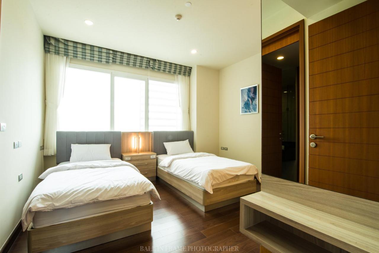 Movenpick Residences Pattaya With Ocean View Na Chom Thian Exterior photo