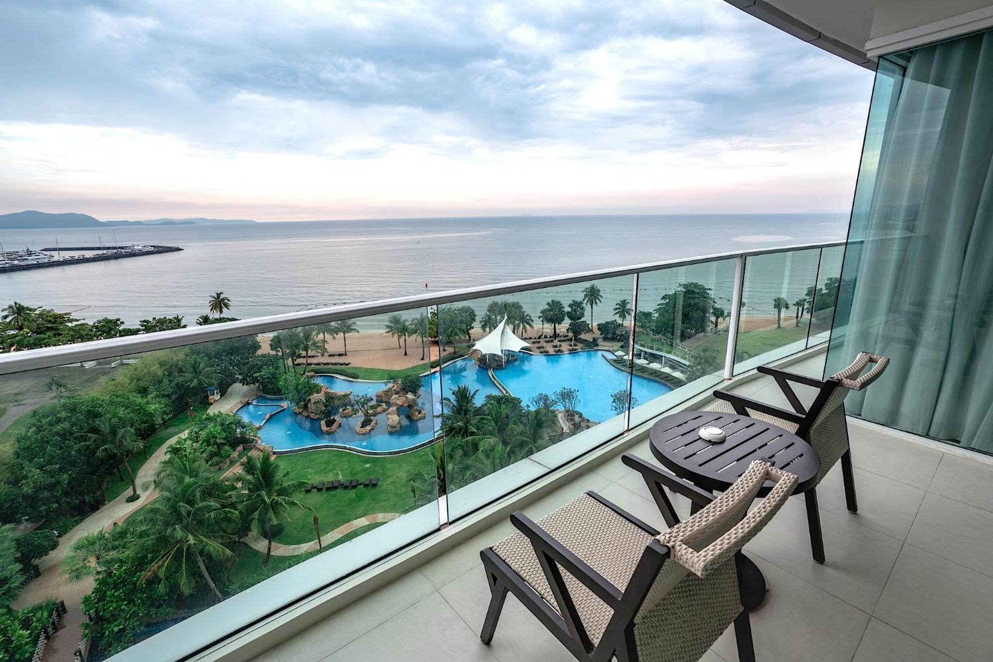 Movenpick Residences Pattaya With Ocean View Na Chom Thian Exterior photo