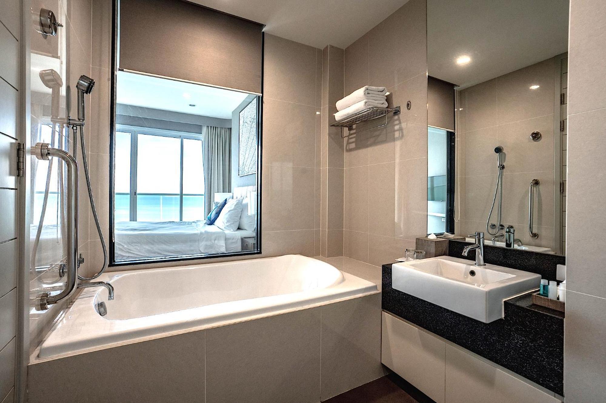 Movenpick Residences Pattaya With Ocean View Na Chom Thian Exterior photo